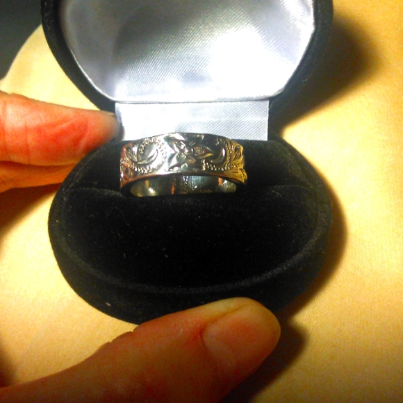 MENS/ WOMENS STERLING 925 VINTAGE RING SZ. 9 1/2 FLOWER/ PAISLEY LIKE DESIGN